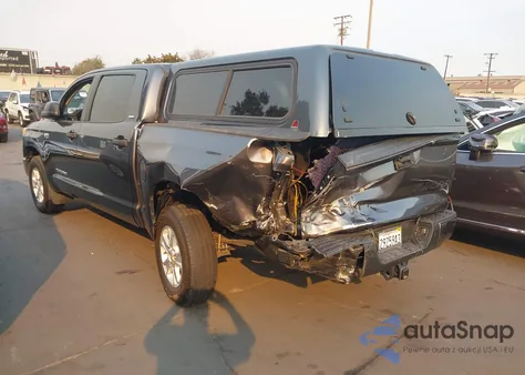 2017 Toyota Tundra Crewmax Sr5 z USA, uszkodzony, nr VIN 5TFEY5F13HX223809